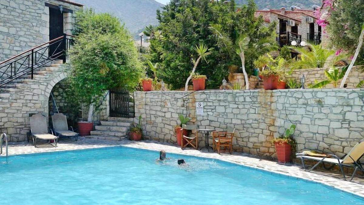 Vlichada Apartment | Apartment with Paid Sauna