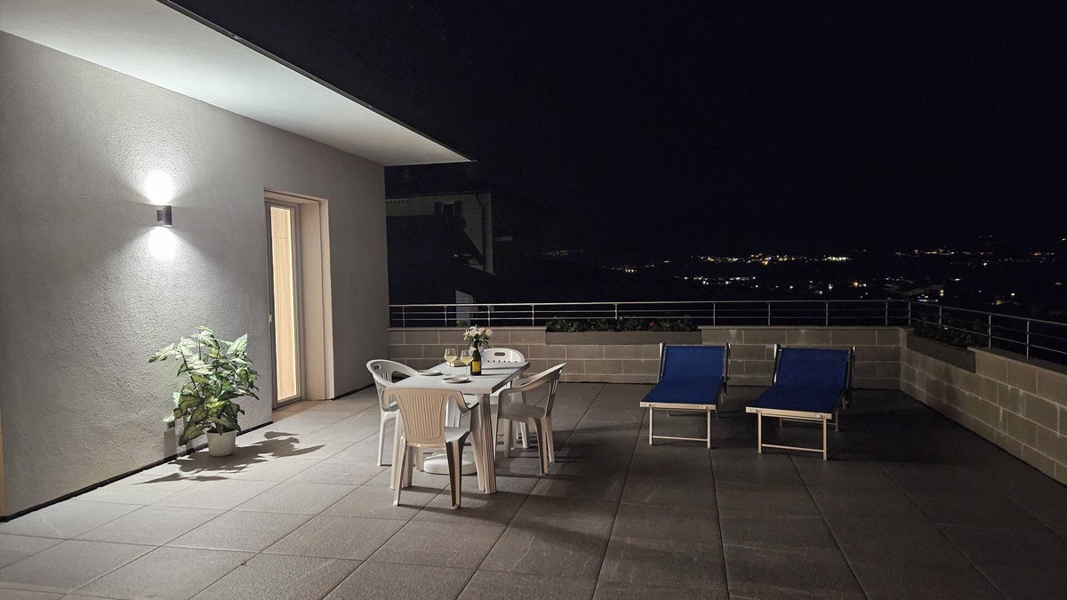Tassullo Apartment | Apartment with panoramic terrace and romantic dinners