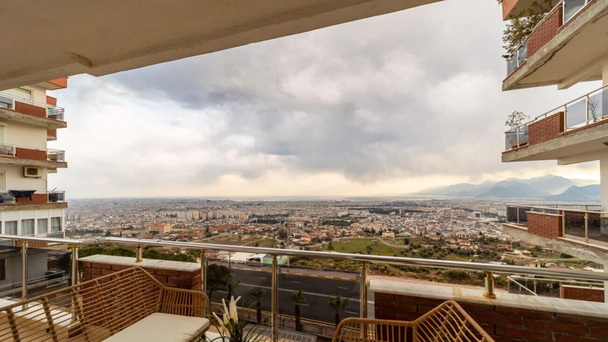Kepez Apartment | Apartment with Panoramic City View in Kepez