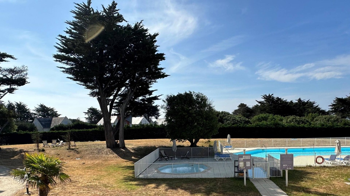 Le Pouliguen Apartment | Apartment with pool close to the sea