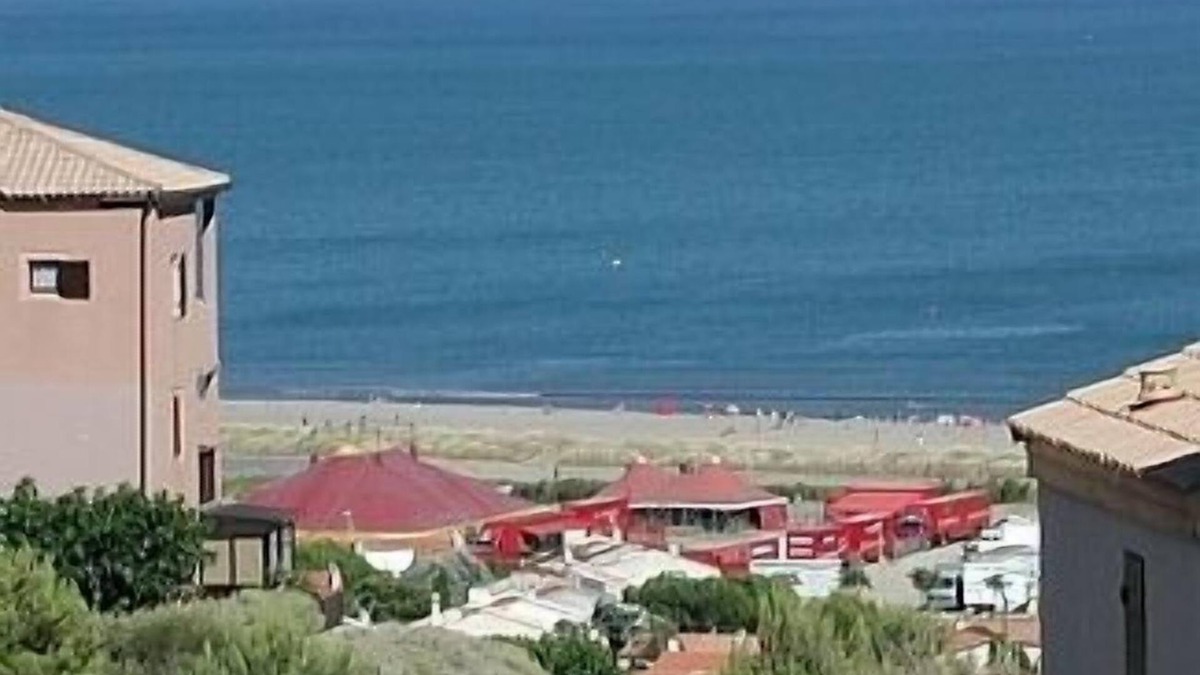 Saint-Pierre-la-Mer Apartment | Apartment with Pool 300 m from the Beach