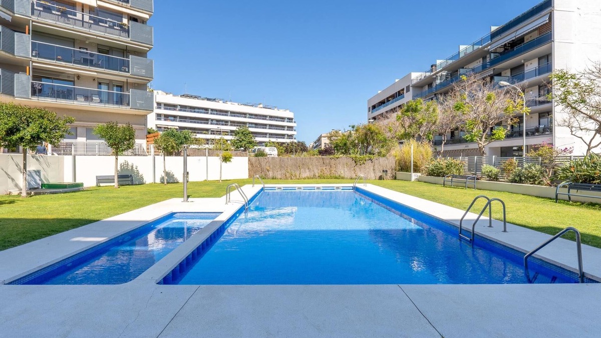Cambrils Apartment | Apartment with pool and parking 350m beach