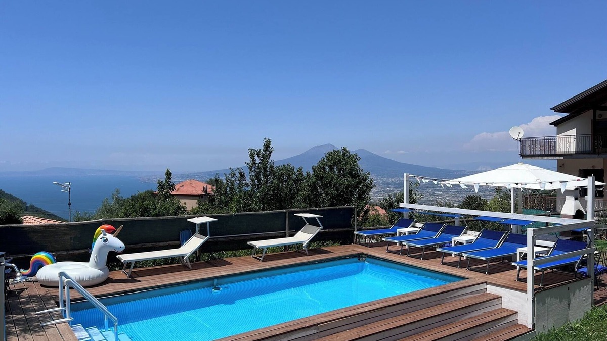 Piazza-Tralia-Pendolo Villa | Apartment with pool and breathtaking view of the Golfo di Napoli