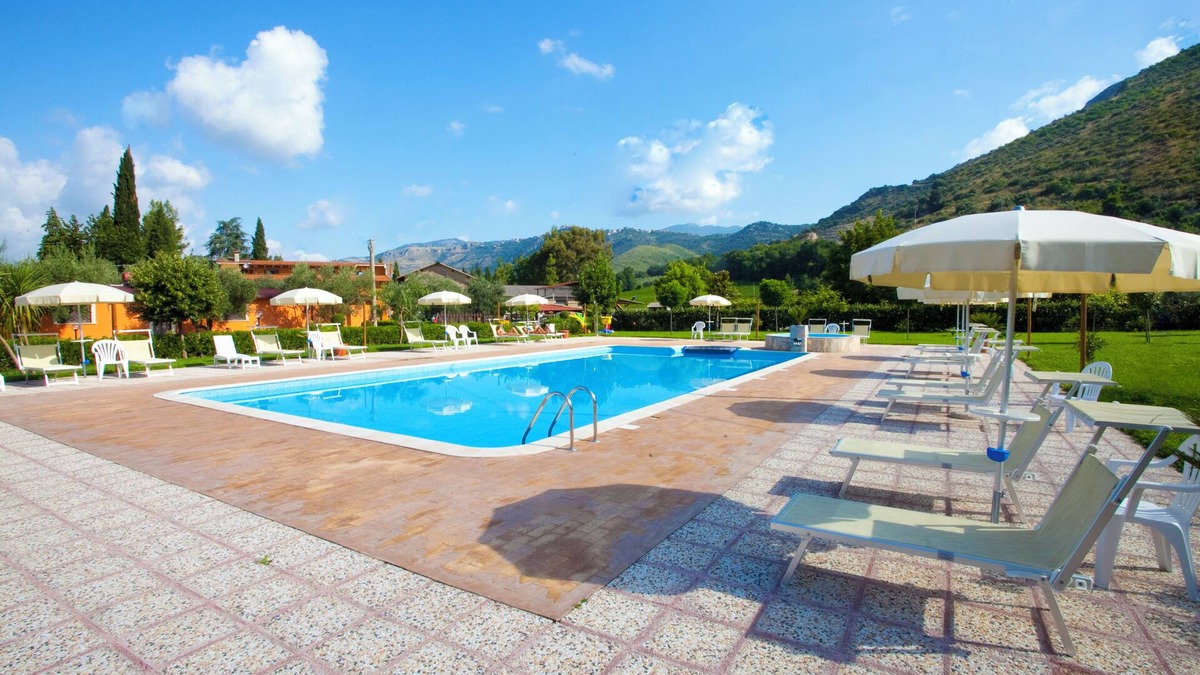 Sermoneta Apartment | Apartment with pool use, terrace, historical centre, for family