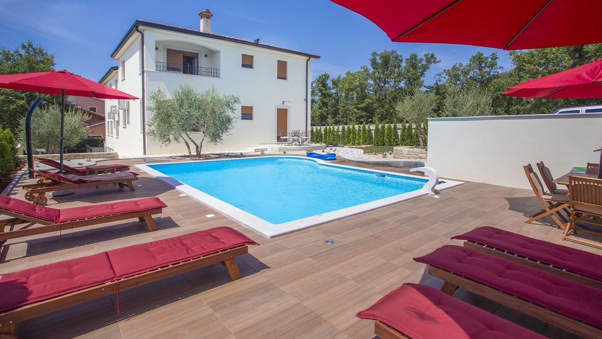 Nova Vas Apartment | Apartment with pool, up to 6 people, sun loungers, restaurant nearby