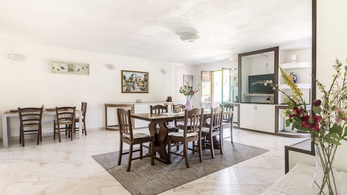 Gragnola Apartment | Apartment with private garden and pool