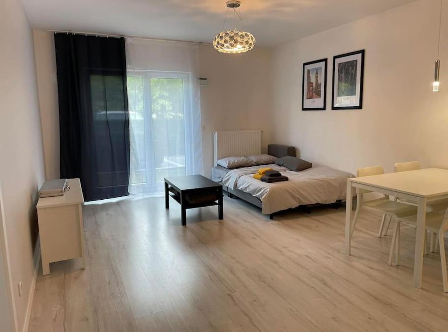 Bialoleka Apartment | Apartment with private parking