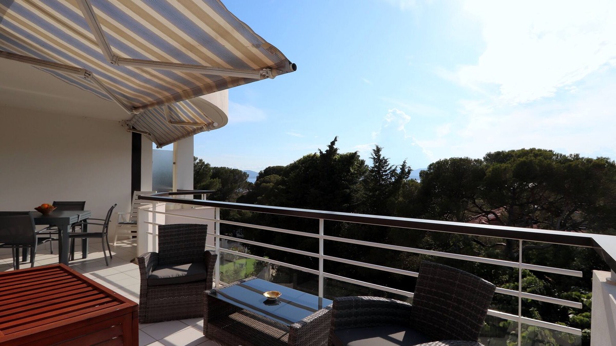 Saint-Raphael Apartment | Apartment with sea view, air conditioning, Wifi, parking, swimming pool, lift.