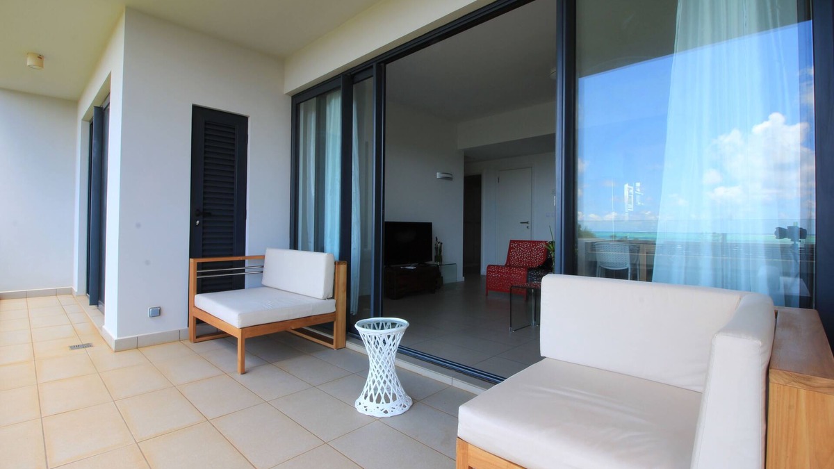 Roches Noires Apartment | Apartment with sea view in Azuri, Roches Noires