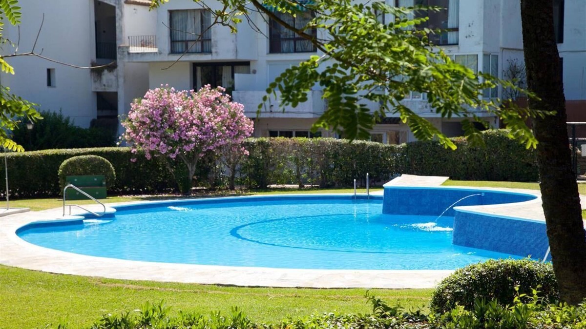 Bahia Dorada Apartment | Apartment with sea views, aircon, pool and Wifi, 50m from the beach and just 5 min to Estepona port