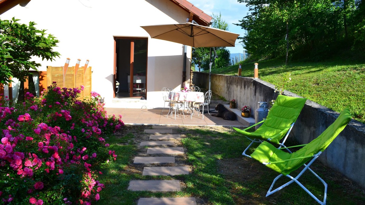 Coublevie Apartment | Apartment with separate entrance, terrace. Free secure parking