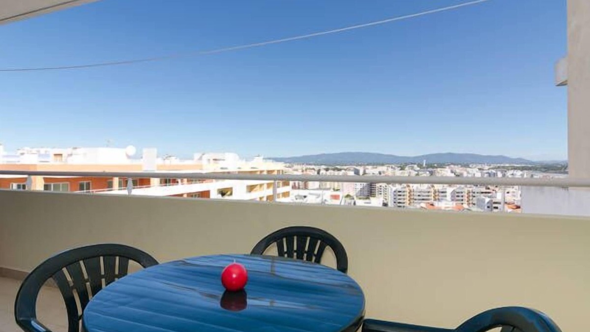 Portimao Apartment | Apartment with swimming pool/WIFI in quiet surroundings (ideal for families)