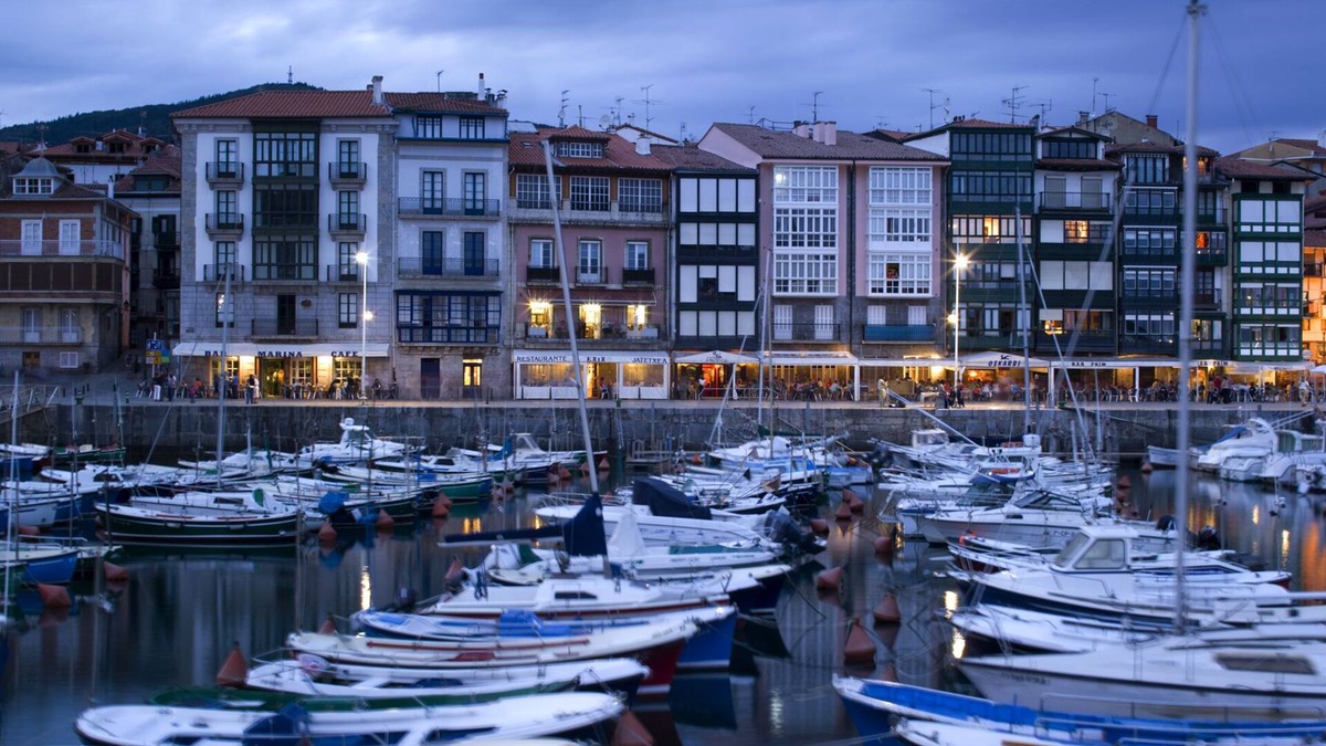 Lekeitio Condo | Apartment with terrace, WiFi and private parking.