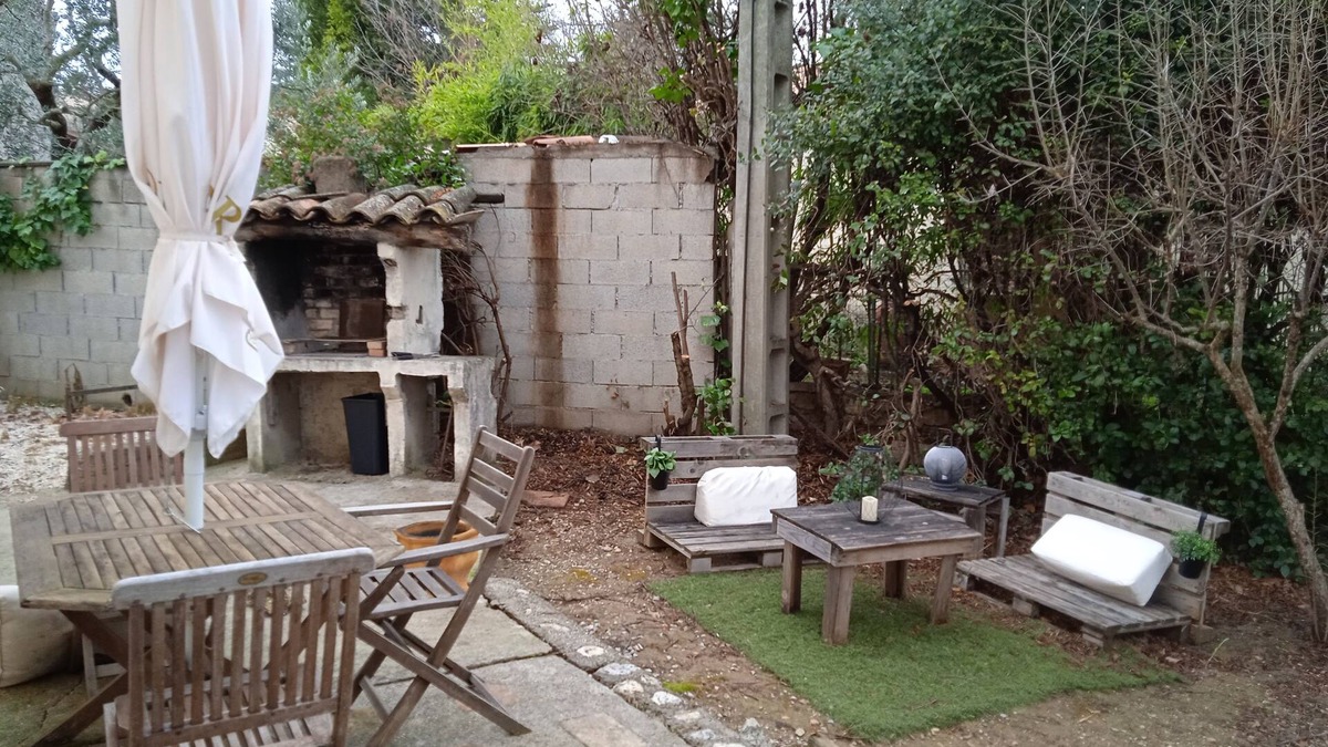 Gignac Apartment | Apartment with terrace and garden.