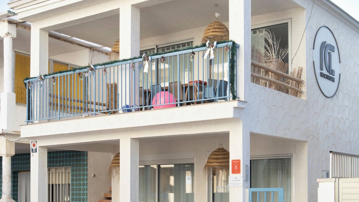 Plaza De La Costera Apartment | Apartment with terrace facing the sea Mr. 31A