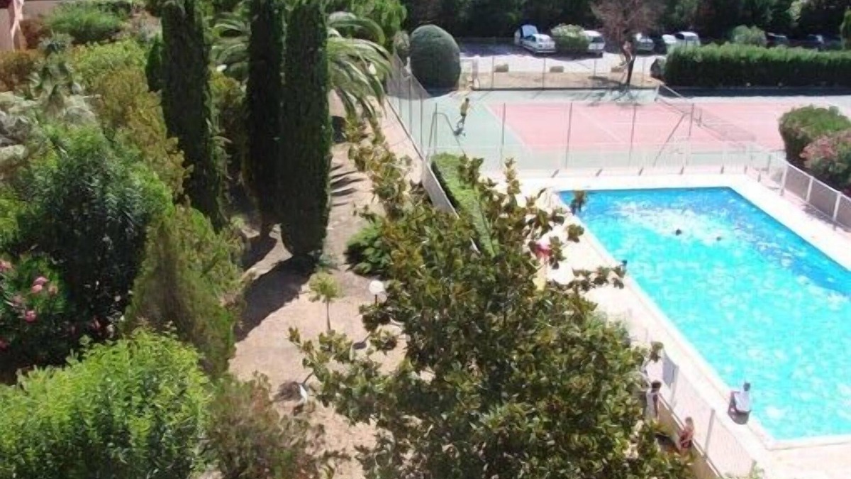 Hyeres City Centre Apartment | Apartment with terrace in residence with tennis and swimming pool