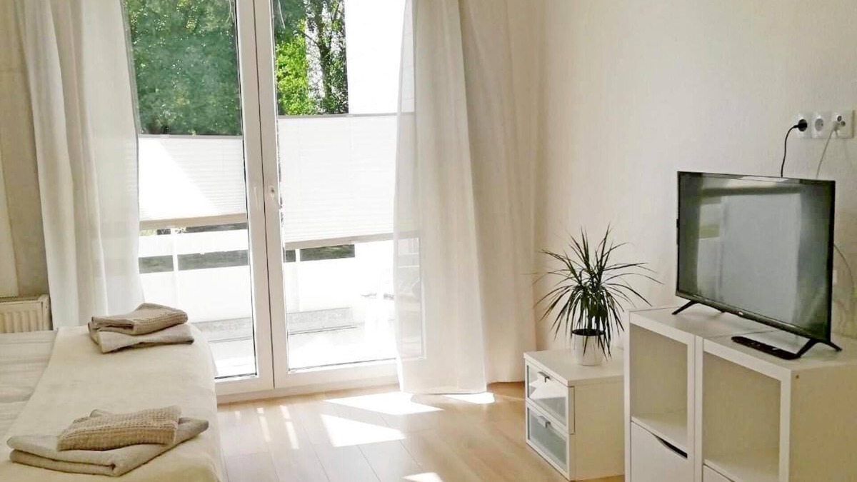 Lebenstedt Apartment | Apartment with two bedrooms and balcony in a quiet location