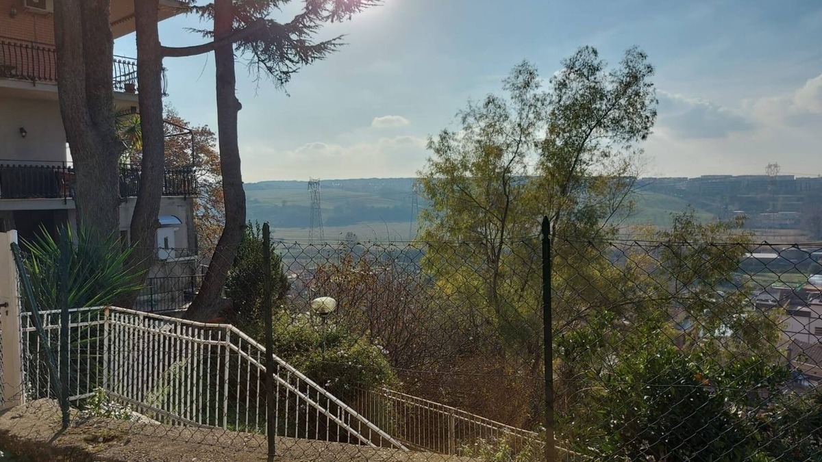 Zona XXXI Mezzocammino Apartment | Apartment with view in a house with garden, quiet, 15' from Roma Piramide.