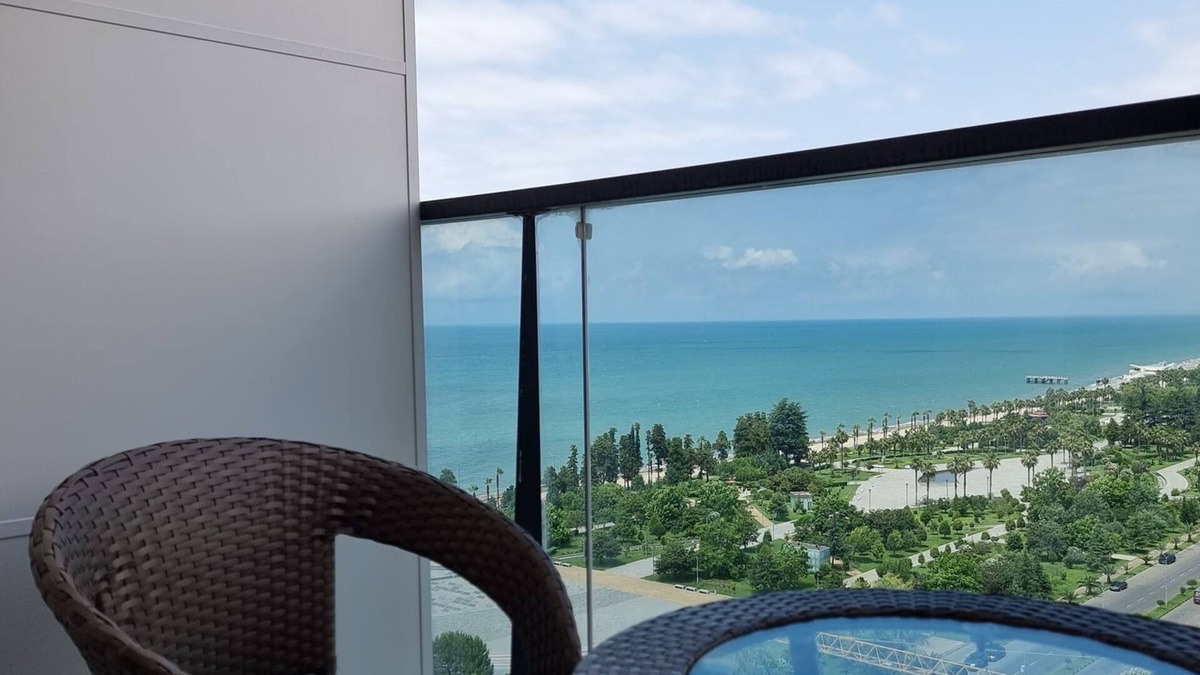 New Boulevard Apartment | Apartment with view of the sea and city 2