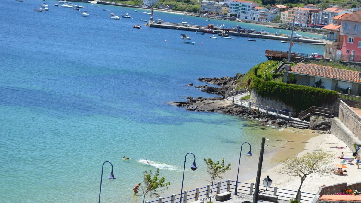 Raxo Apartment | Apartment with wifi, on the beach with pool, parking and barbecue
