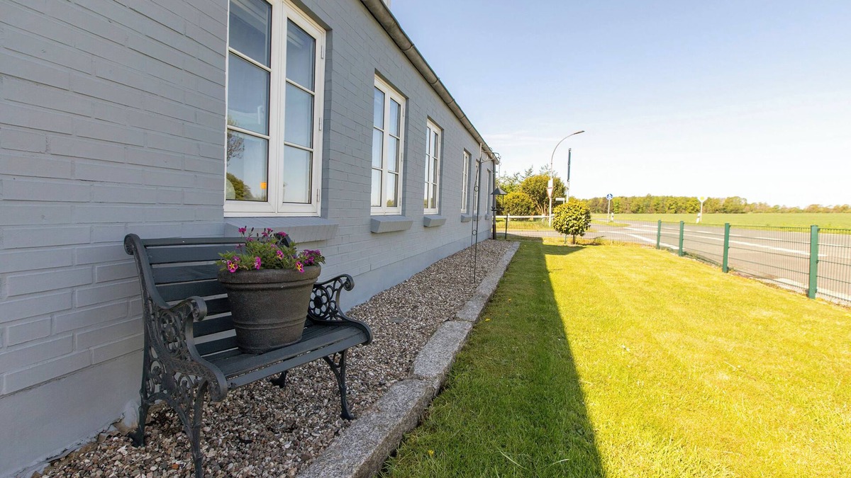 Achtrup Apartment | Apartment 'Wohnen Zwischen Den Meeren' with Wi-Fi