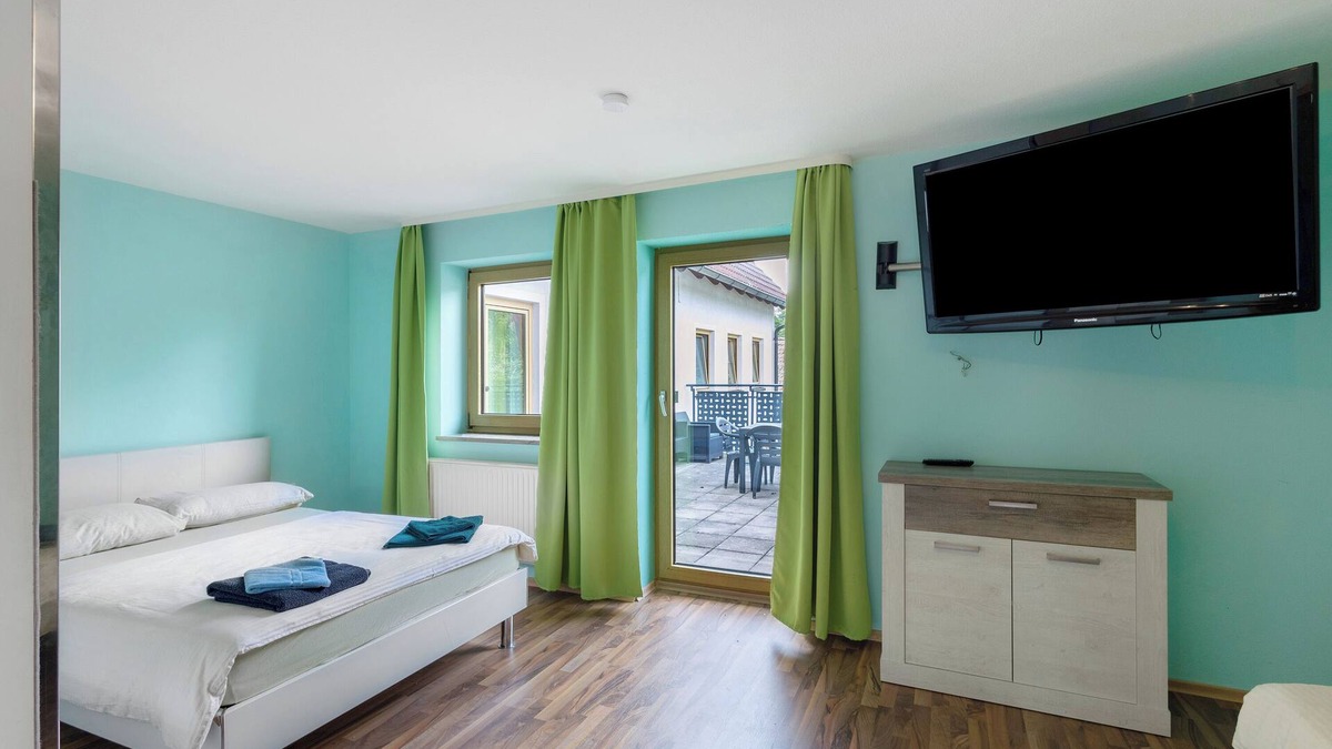 Markt Erlbach Apartment | Apartment 'Wohnung 17' with Private Terrace, Shared Garden and Wi-Fi