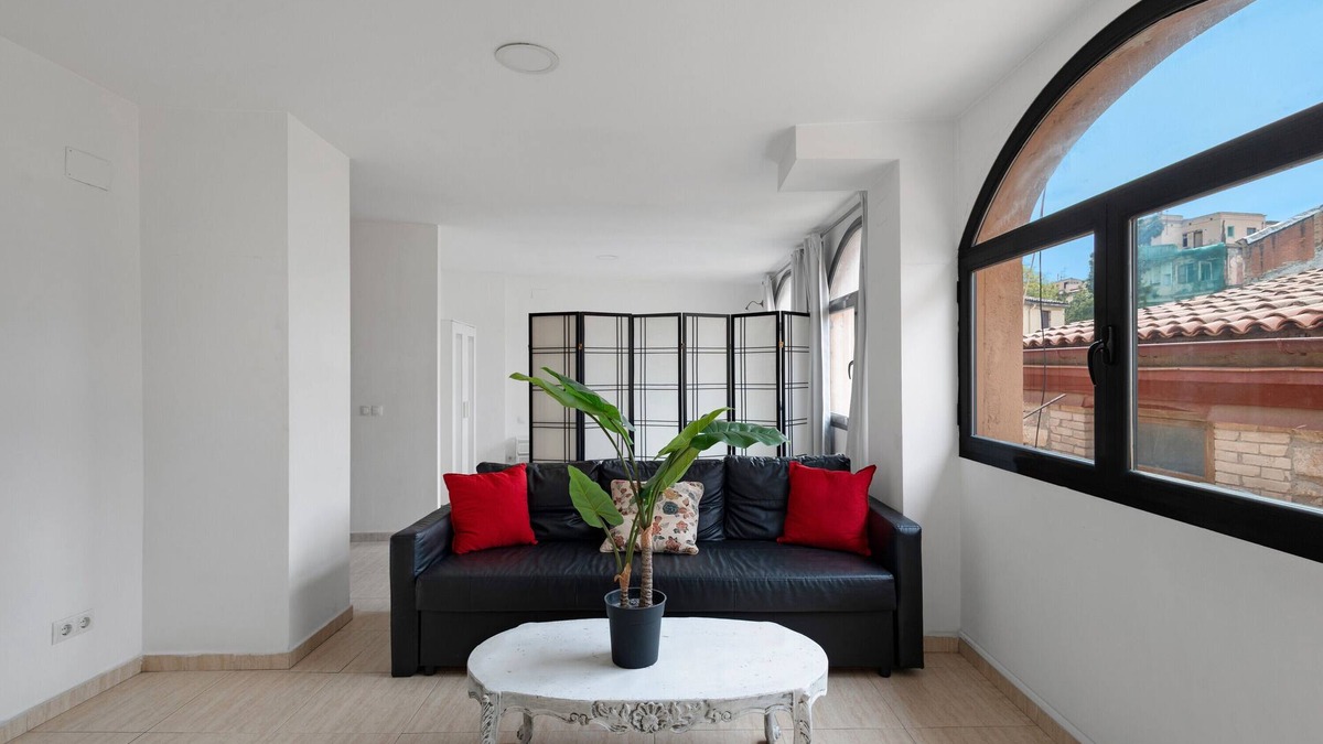 Centre Historic de Manresa Apartment | Apartment 'Wonderful Center Manresa' with Private Terrace, Wi-Fi and Air Conditioning