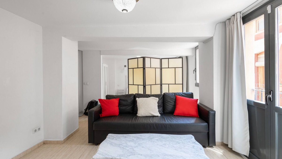 Centre Historic de Manresa Apartment | Apartment 'Wonderful Loft Centre' with Balcony, Wi-Fi and Air Conditioning