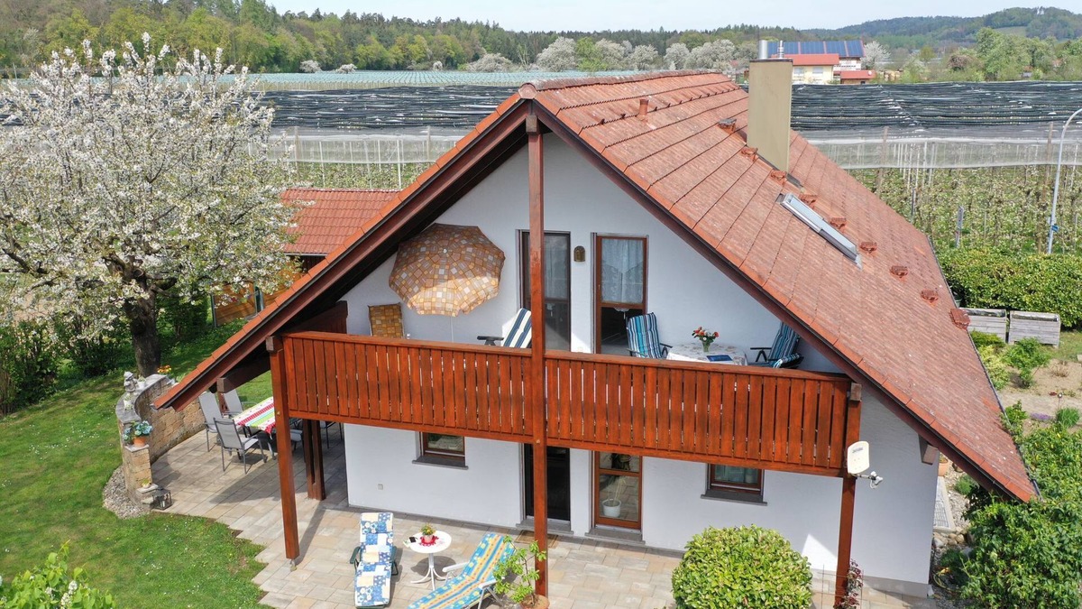 Langenargen Apartment | Apartment 'Zerlaut' with Balcony and Wi-Fi