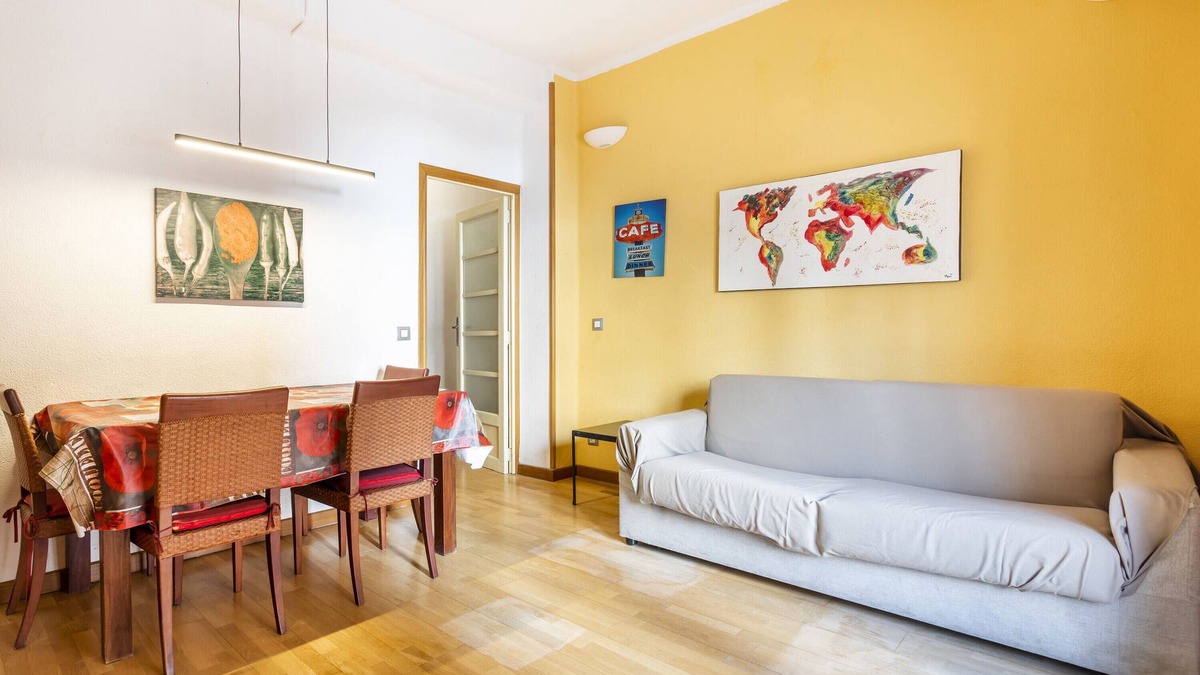 Benicalap Apartment | Apartment 'Zona Doctor Peset - B' with Balcony, Wi-Fi and Air Conditioning