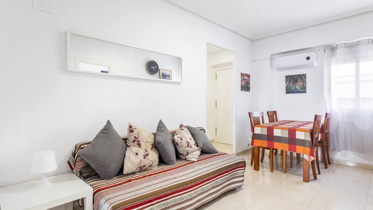 Benicalap Apartment | Apartment 'Zona Garbí' with Wi-Fi and Air Conditioning