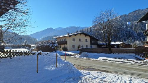 Kirchberg in Tirol Apartment | Apartmenthaus Thussn, cozy & quiet location, hiking & MTB,