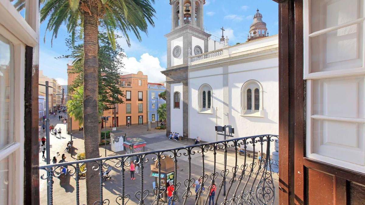 Historical Center Apartment | Apartmento El balcón de la Catedral with Mountain View, Balcony & Wi-Fi