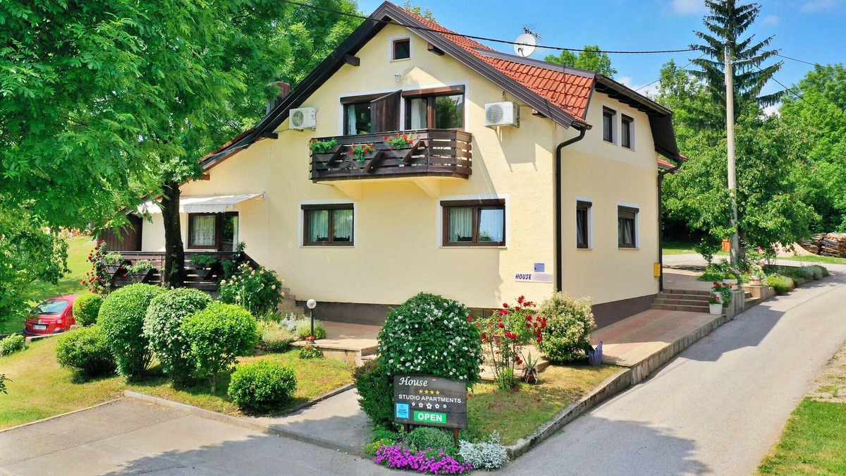 Seliste Dreznicko Apartment | Apartments and rooms Dragica, (16215), Selište Drežnicko, Croatia