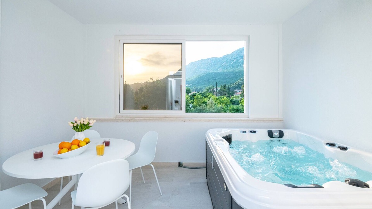 Komolac Apartment | Apartments Azzurro- Three Bedroom Apartment with Terrace and Hot Tub
