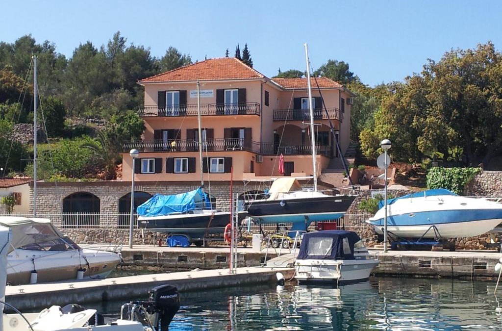 Vrboska Apartment | Apartments Dora, with a beautiful view of the bay, near the sea and center