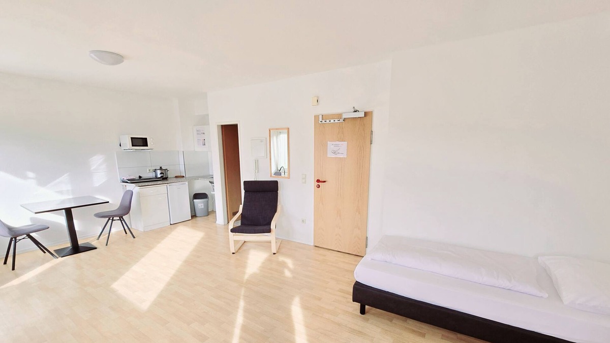 Heilbronn Apartment | Apartments EFDE GmbH - Allee 41 Superior Apartment 21 with small balcony