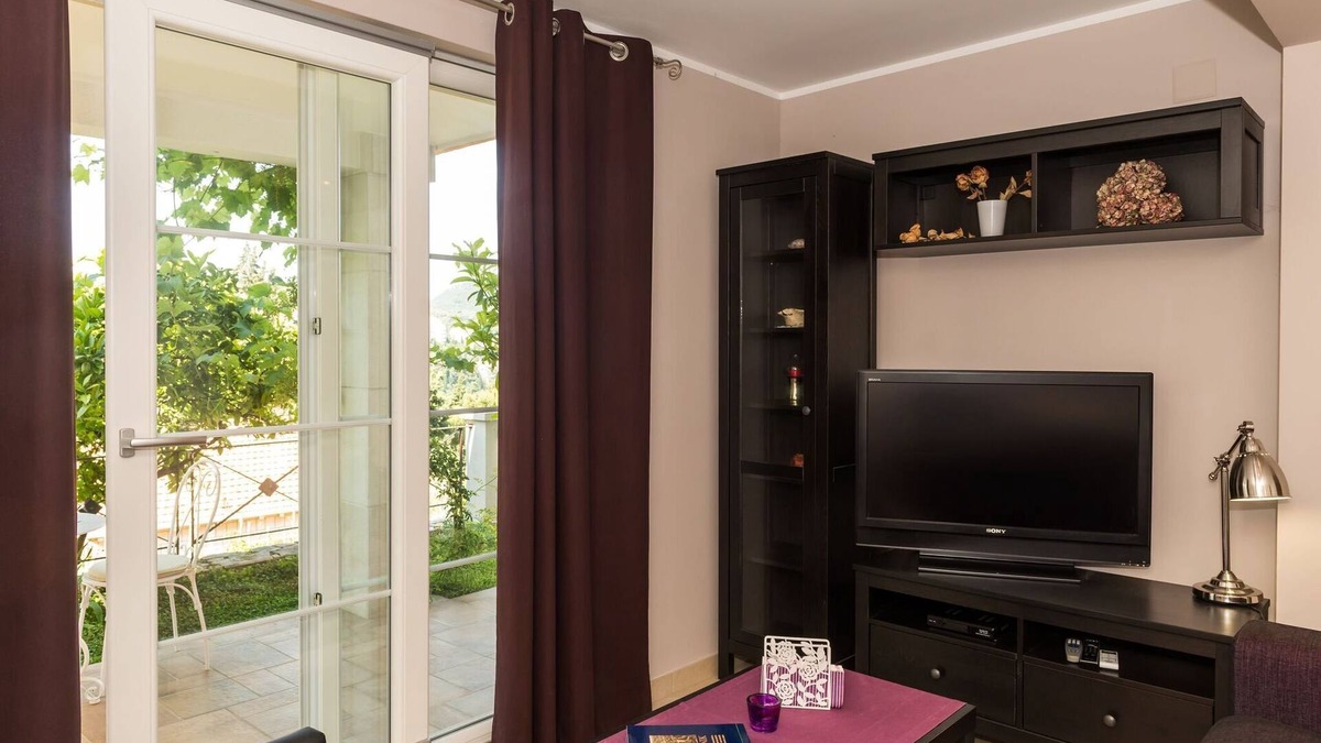 Gornji Kono Apartment | Apartments Gaura - Comfort One-Bedroom Apartment with Terrace