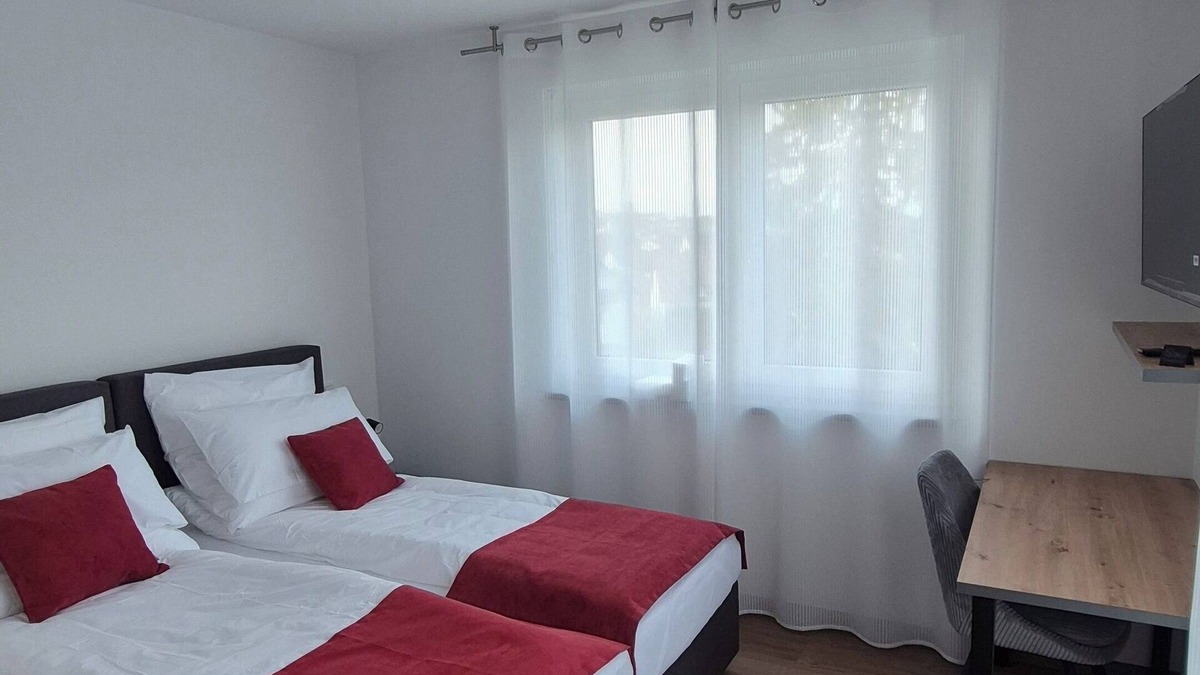 Sondelfingen Apartment | Apartments Seibel double/twin room with balcony