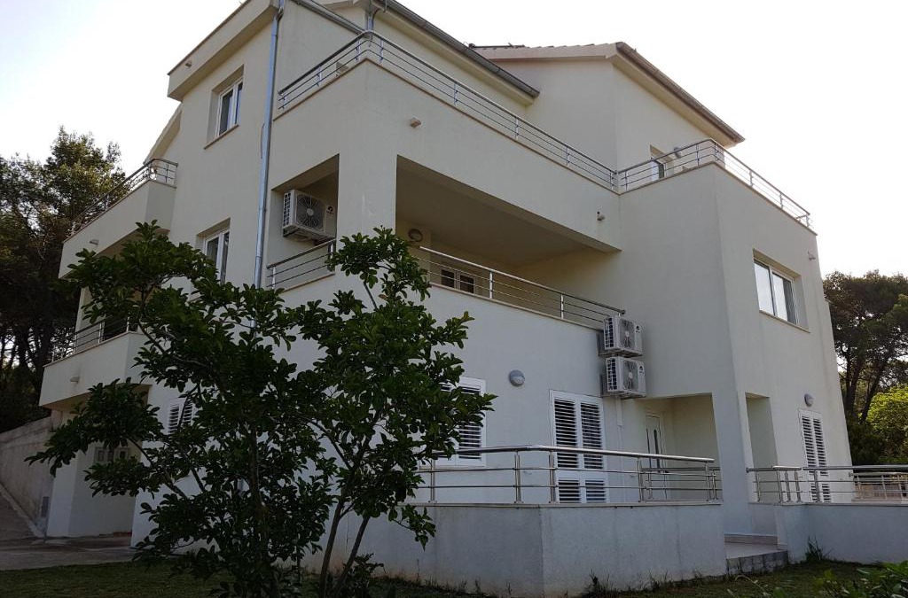 Vrboska Apartment | Apartments Villa Maslinica