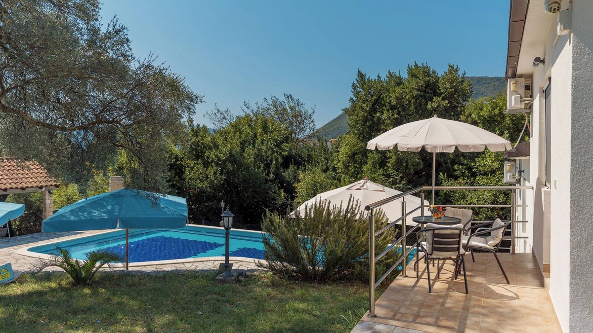 Bijela Apartment | Apartments Villa Mia (114661-A3) - Bijela
