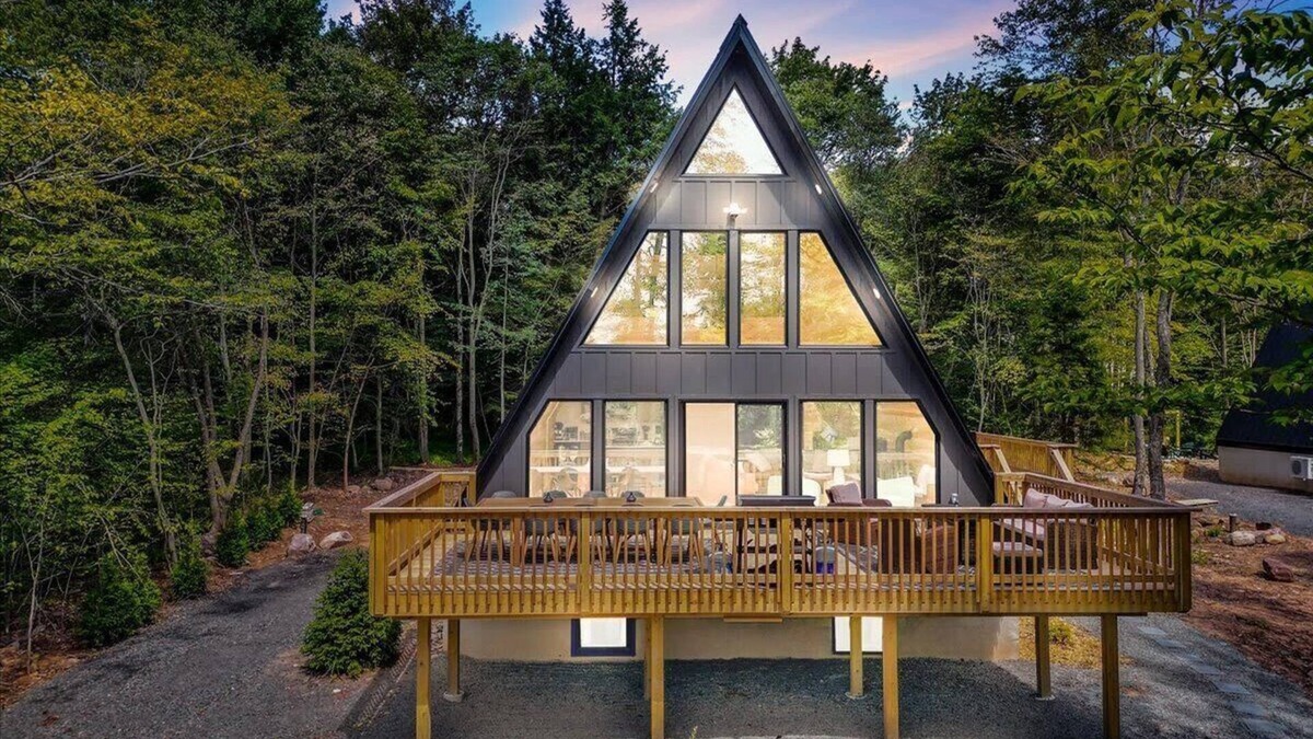 Blakeslee House | Apex A-Frame | Lake Access | Fire Pit | Hot Tub