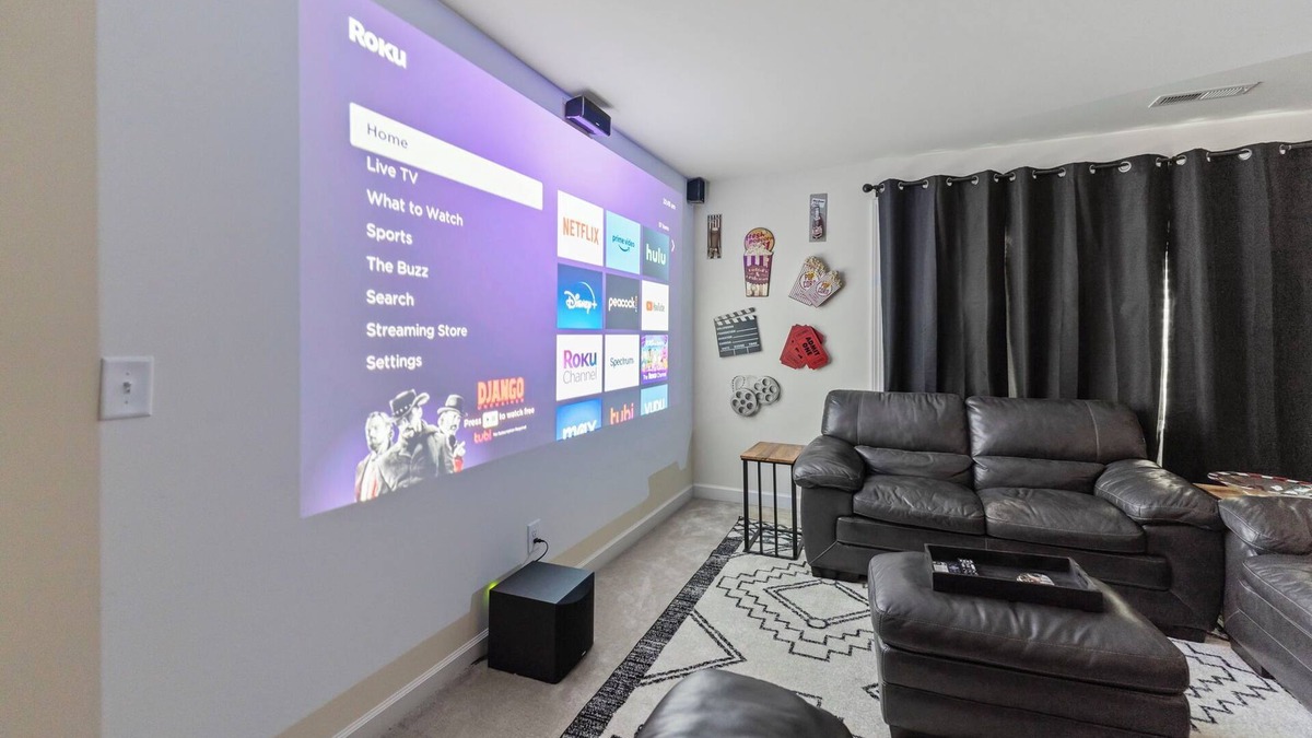 Apex House | Apex Luxury 4BR Near Lake - Movie Room & Sleeps 14