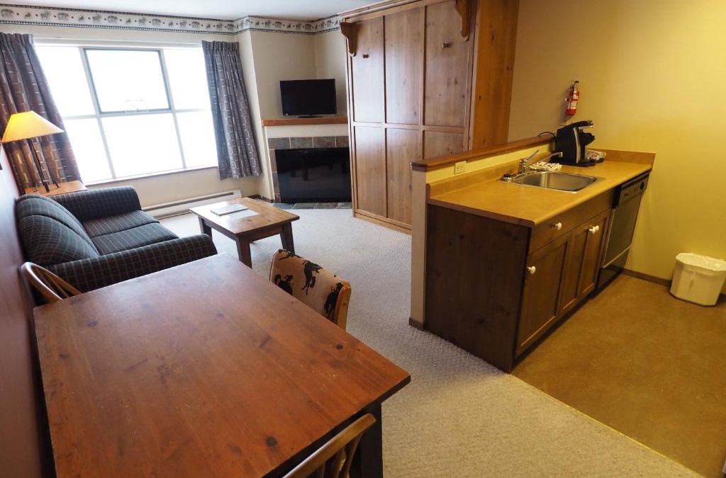 Okanagan-Similkameen Apartment | Apex Mountain Inn Suite 221-222 Condo
