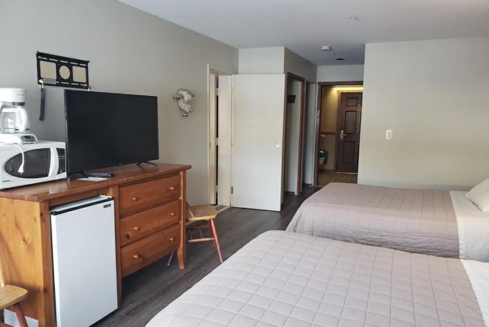 Okanagan-Similkameen Apartment | Apex Mountain Inn Suite 205-206 Condo