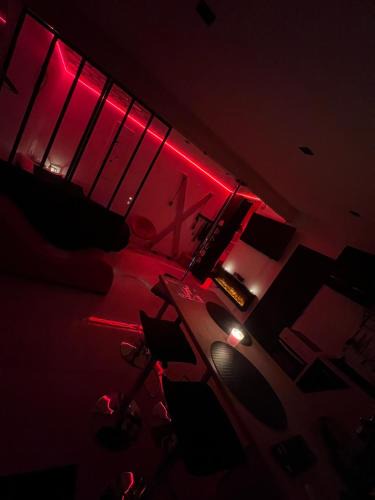 Chateau-Landon Apartment | Aphrodite LoveRoom