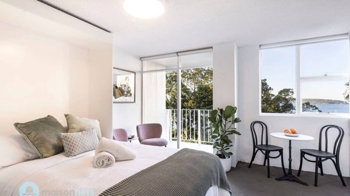 Elizabeth Bay Apartment | Apmnt With Parking, Balcony, Pool & Harbour Views