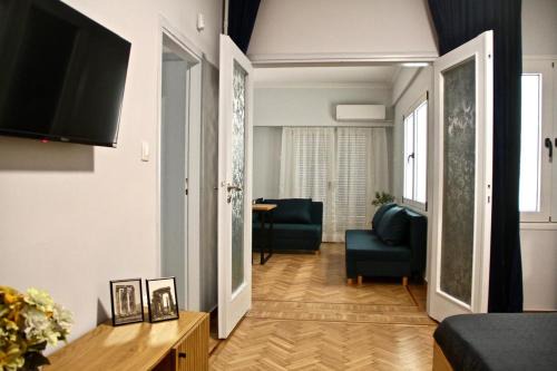 Plaka Apartment | Apollo & Nike 1952-2025