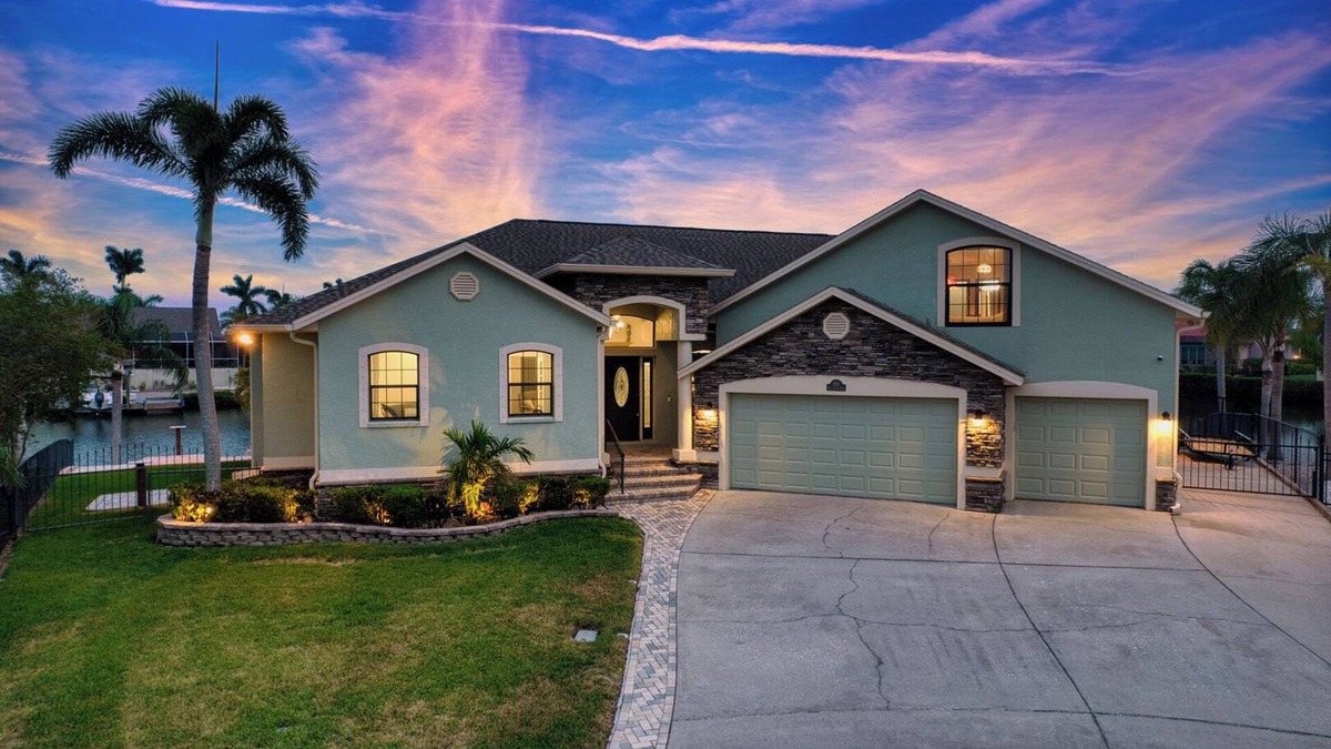 Apollo Beach House | Apollo's Anchor: Waterfront Stay w/Pool & Game Room
