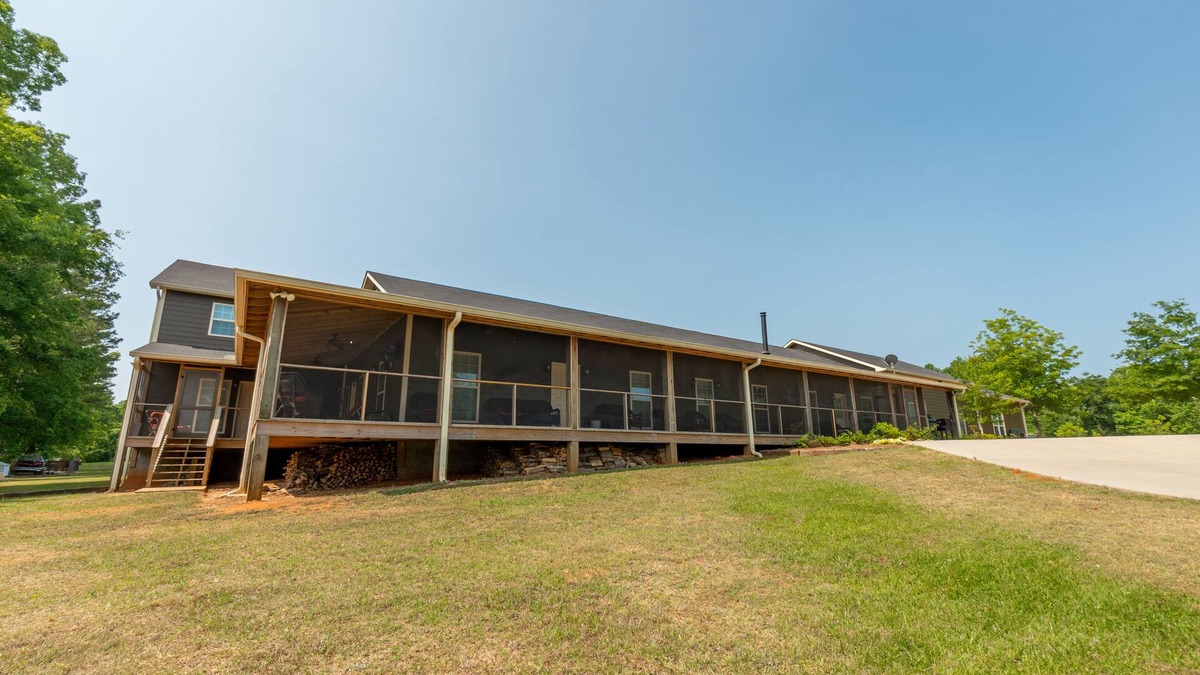 Louvale Villa | Apollo's Villa - Peaceful Country Retreat - 12 Bedrooms - 10.5 Baths - Lake View